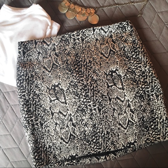 Francesca's Collections Dresses & Skirts - Gold Animal Print Mini Skirt - small - Francescas